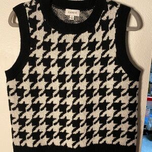 Evereve Houndstooth Sweater Vest